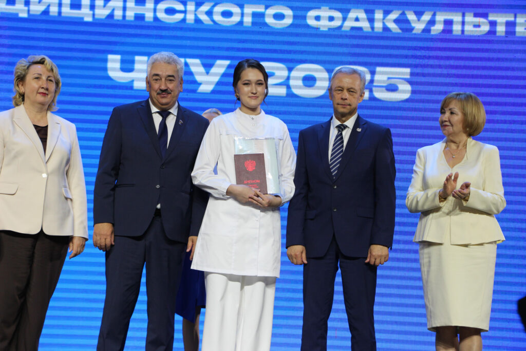 Торжественная церемония вручения диплома врача - выпускника медицинского факультета ЧГУ 2025 (Фоторепортаж)